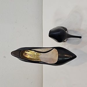 Michael Michael Kors Black leather pumps high heels,  Size 9.5 Classic